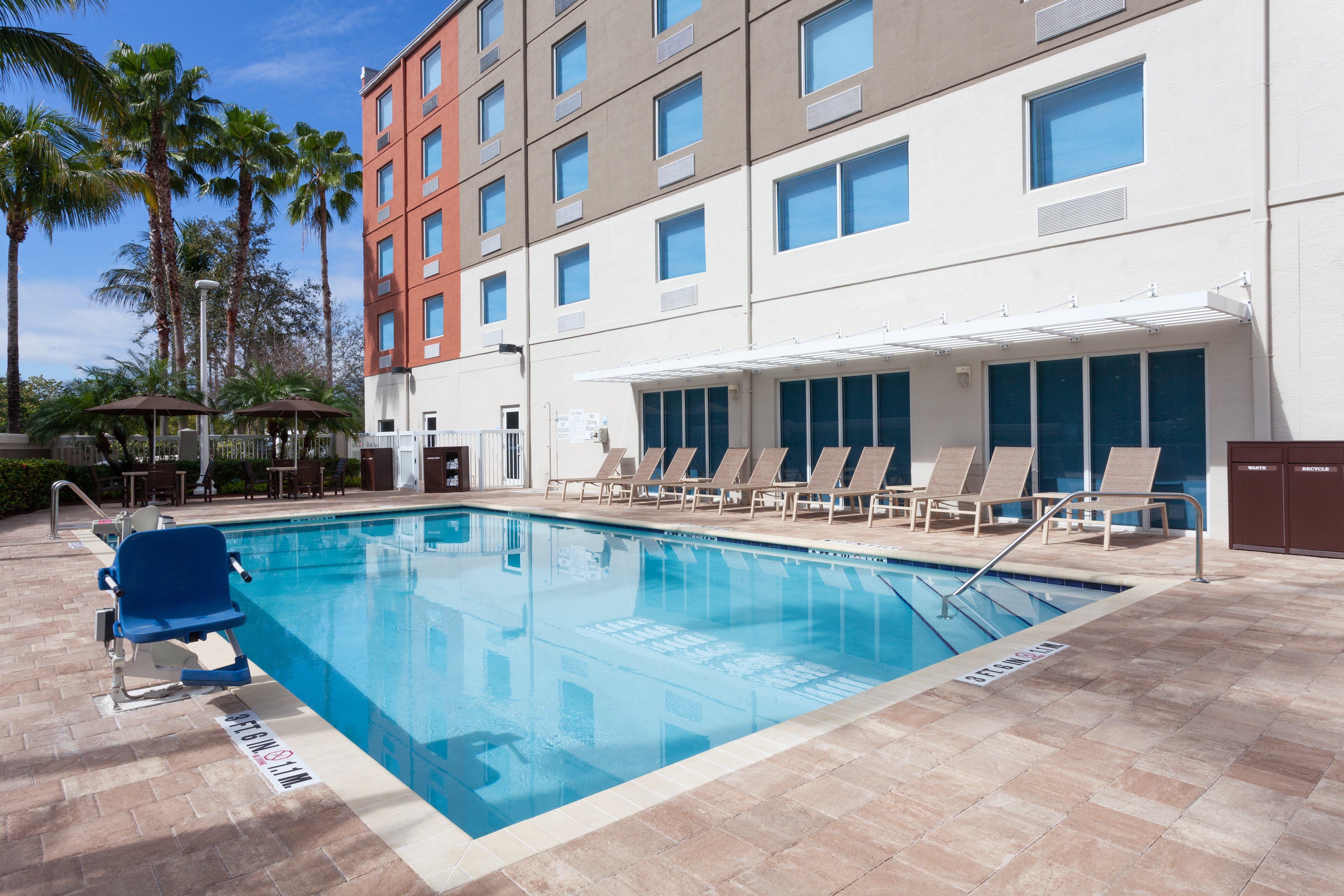 Holiday Inn Express Hotel & Suites Fort Lauderdale Airport/Cruise Port, An Ihg Hotel Kültér fotó